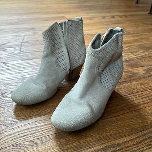 White/Taupe suede ankle boot Sbricca Vintage Collection